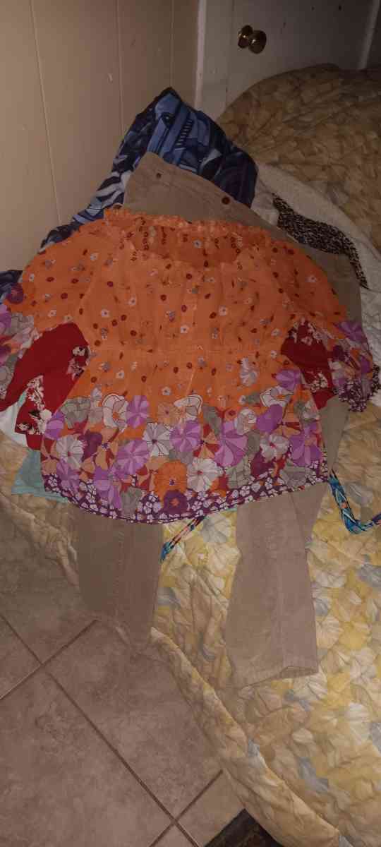 womans clothes 2 dollar each - Dade City, Florida - FleaMarketBay
