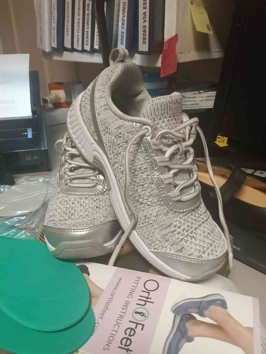 Ortho feet womens size 5 and a half extra wide - Torrance, California - FleaMarketBay