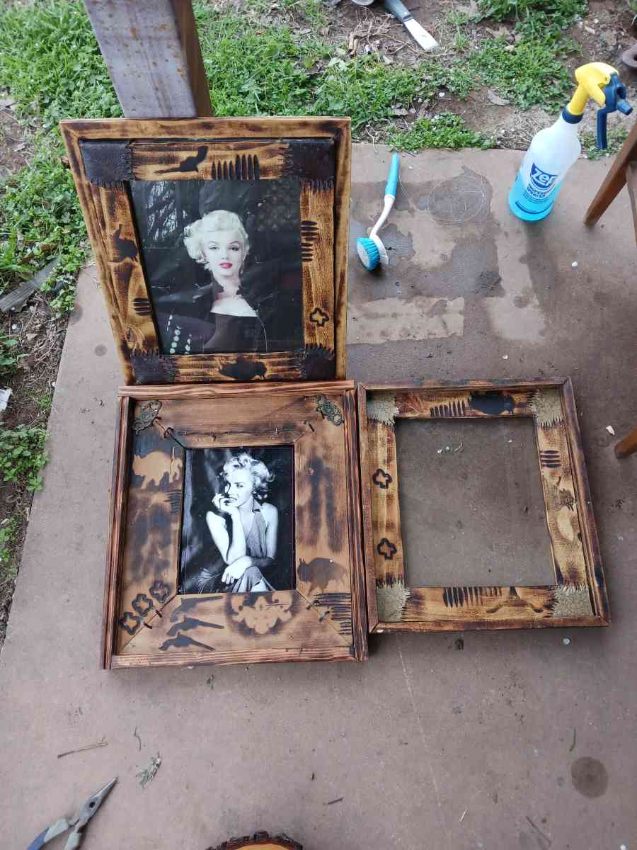 house decorations for all of them is 90 - Iowa Park, Texas - FleaMarketBay