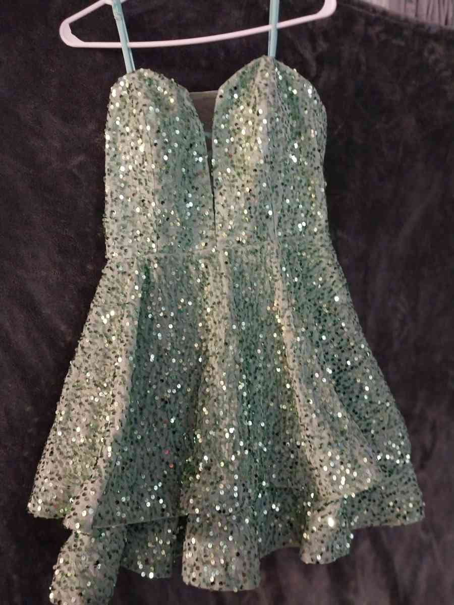 short prom dress size 14 - Portland, Oregon