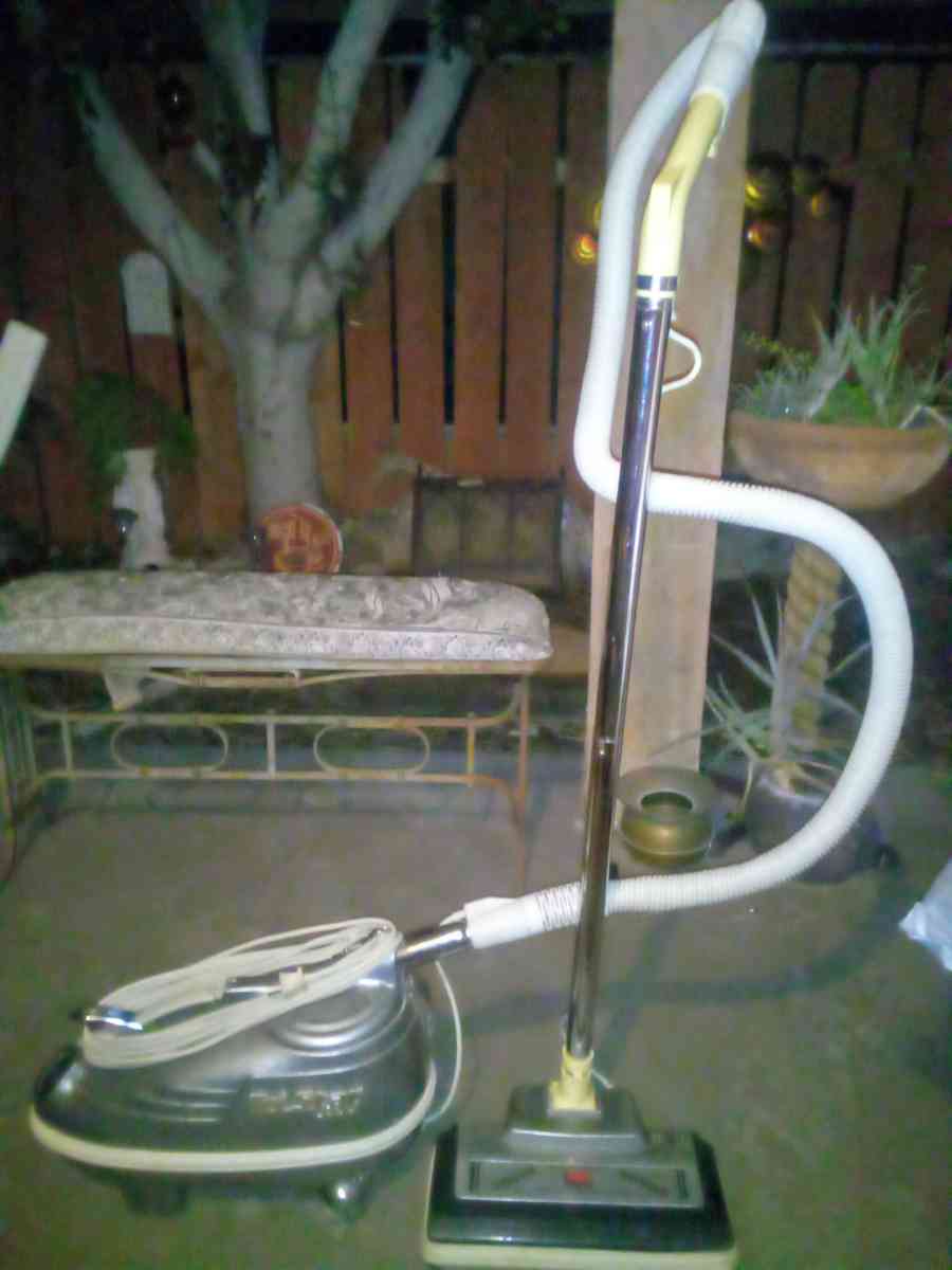 TriStar DXL vacuum from 70s - Desert Hot Springs, California - FleaMarketBay
