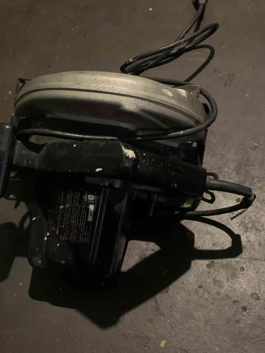 Craftsman circular saw  7 and 1 4th 120v - Erie, Pennsylvania - FleaMarketBay