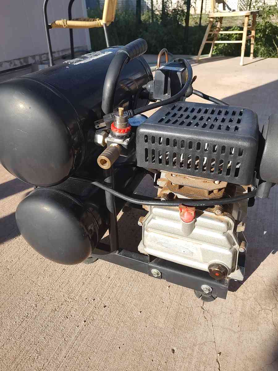 Twin tank air compressor - Arizona City, Arizona - FleaMarketBay