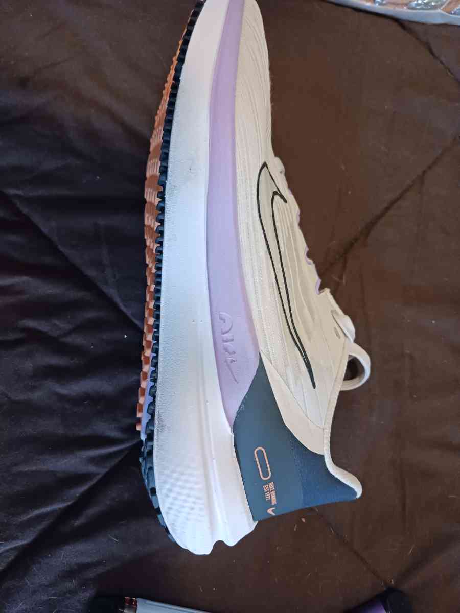 womens nike shoes - Minneapolis, Minnesota