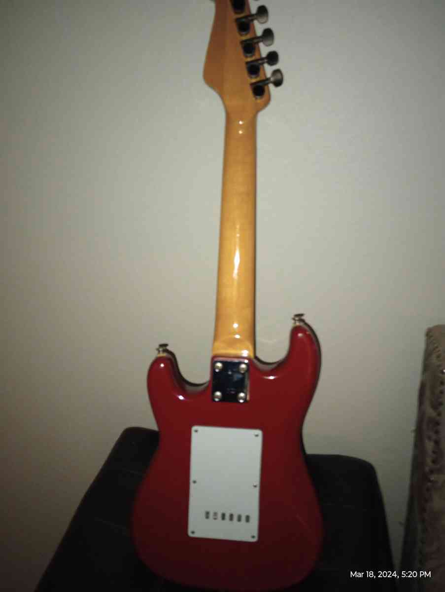 una guitarra - Converse, Texas - FleaMarketBay