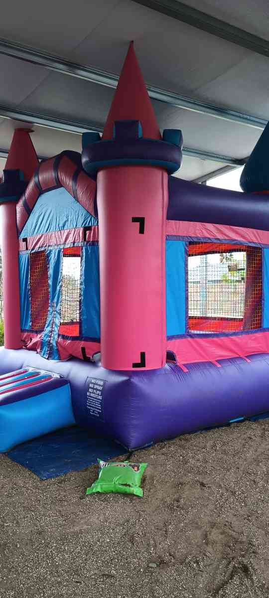 jumper brincolin - Riverside, California - FleaMarketBay