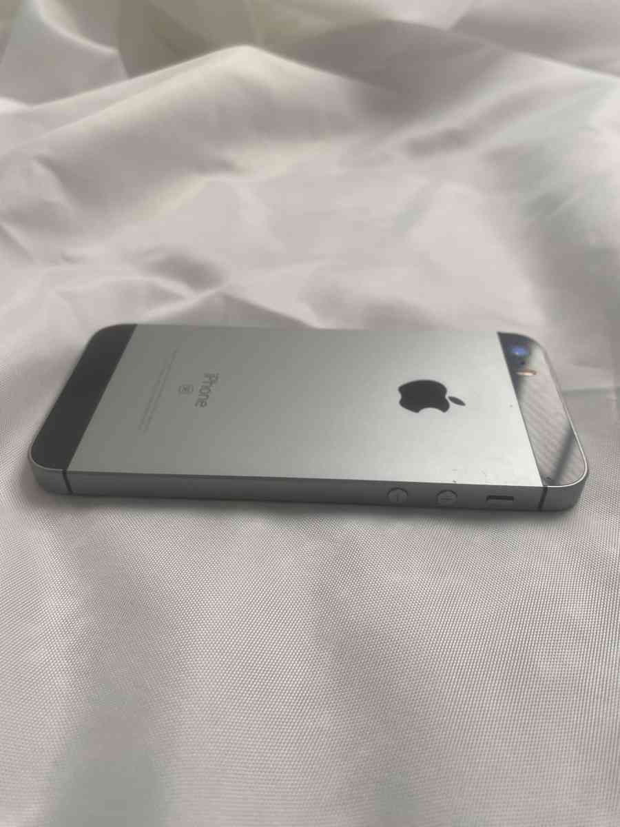 iPhone SE 64GB with iPad Air - Atlanta, Georgia - FleaMarketBay