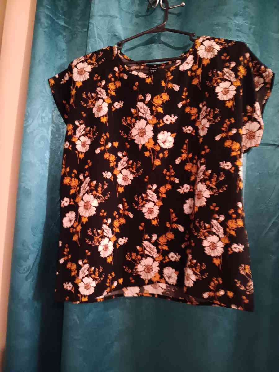 shein blouses - Weslaco, Texas - FleaMarketBay