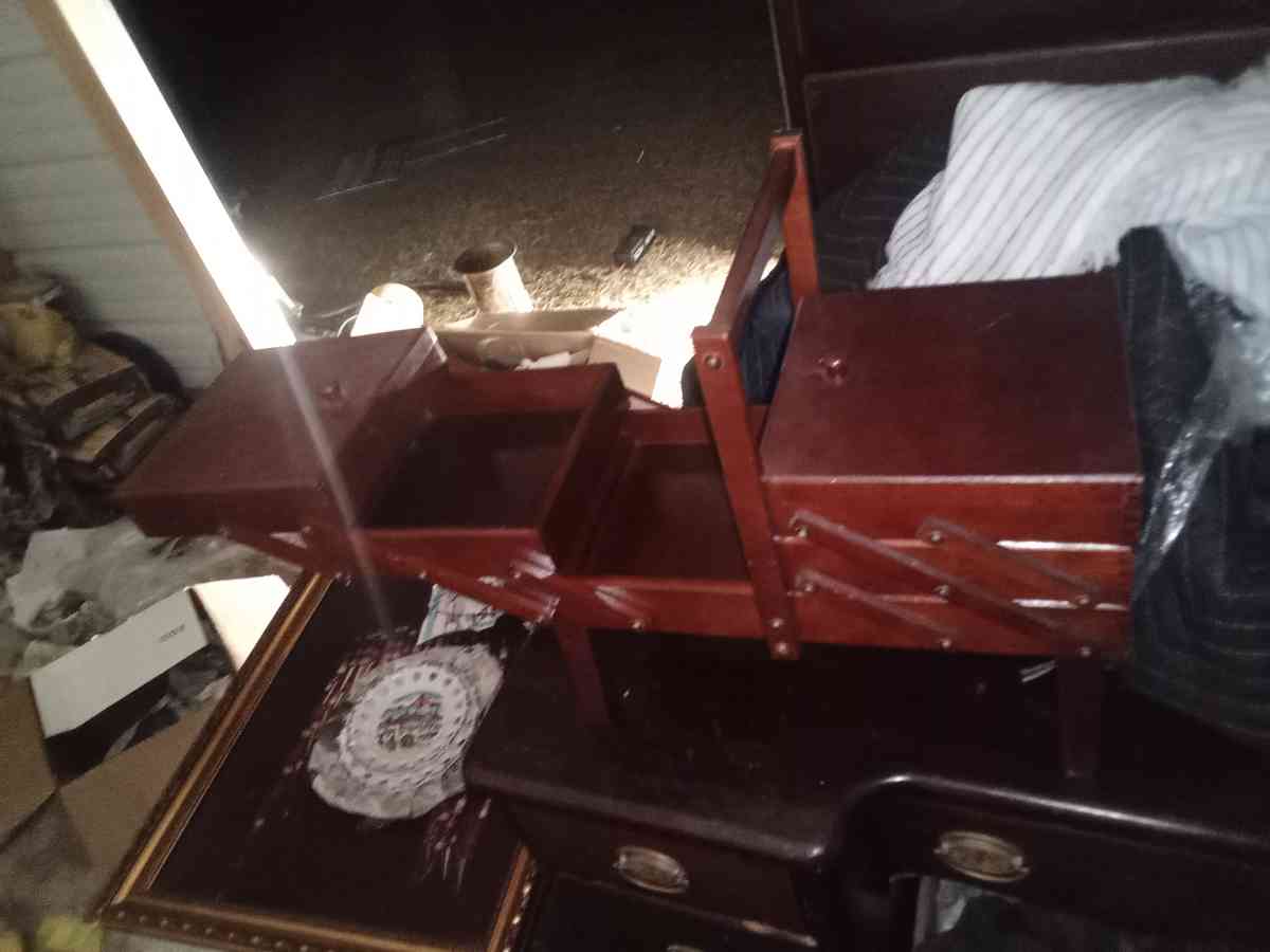 singer sew mate with vintage 3 tier sewing box - Seminary, Mississippi - FleaMarketBay