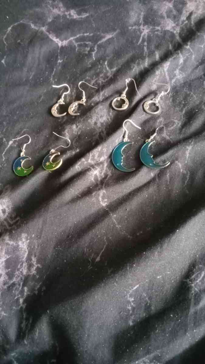 Moon themed earrings - Cuyahoga Falls, Ohio - FleaMarketBay