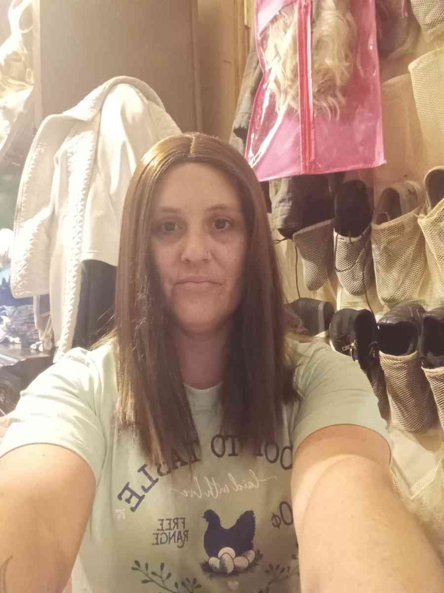 dark brown wig - Deep Run, North Carolina