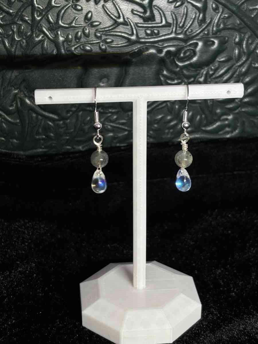 Moon drop earrings in silver - Tehachapi, California - FleaMarketBay