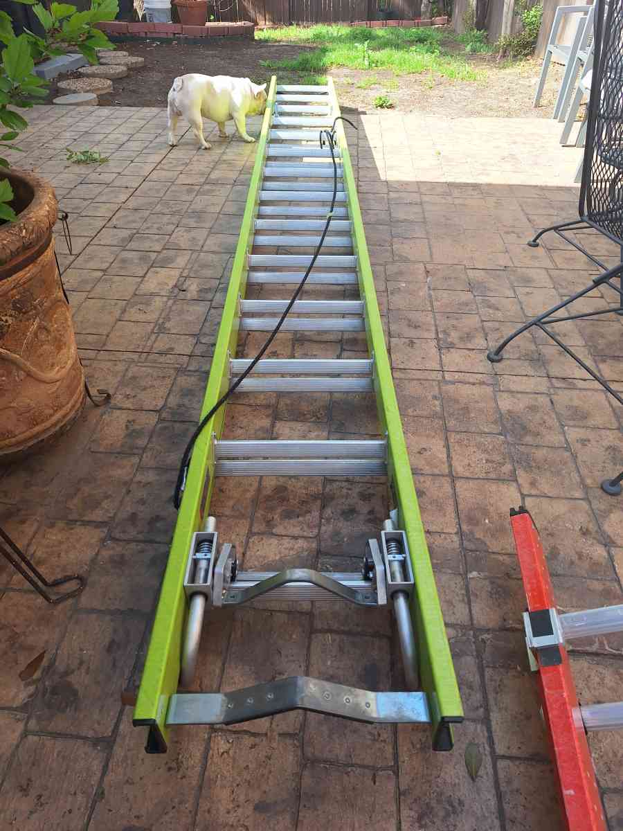 ladder 28ft good Condition New salen each  355 - Mesquite, Texas - FleaMarketBay