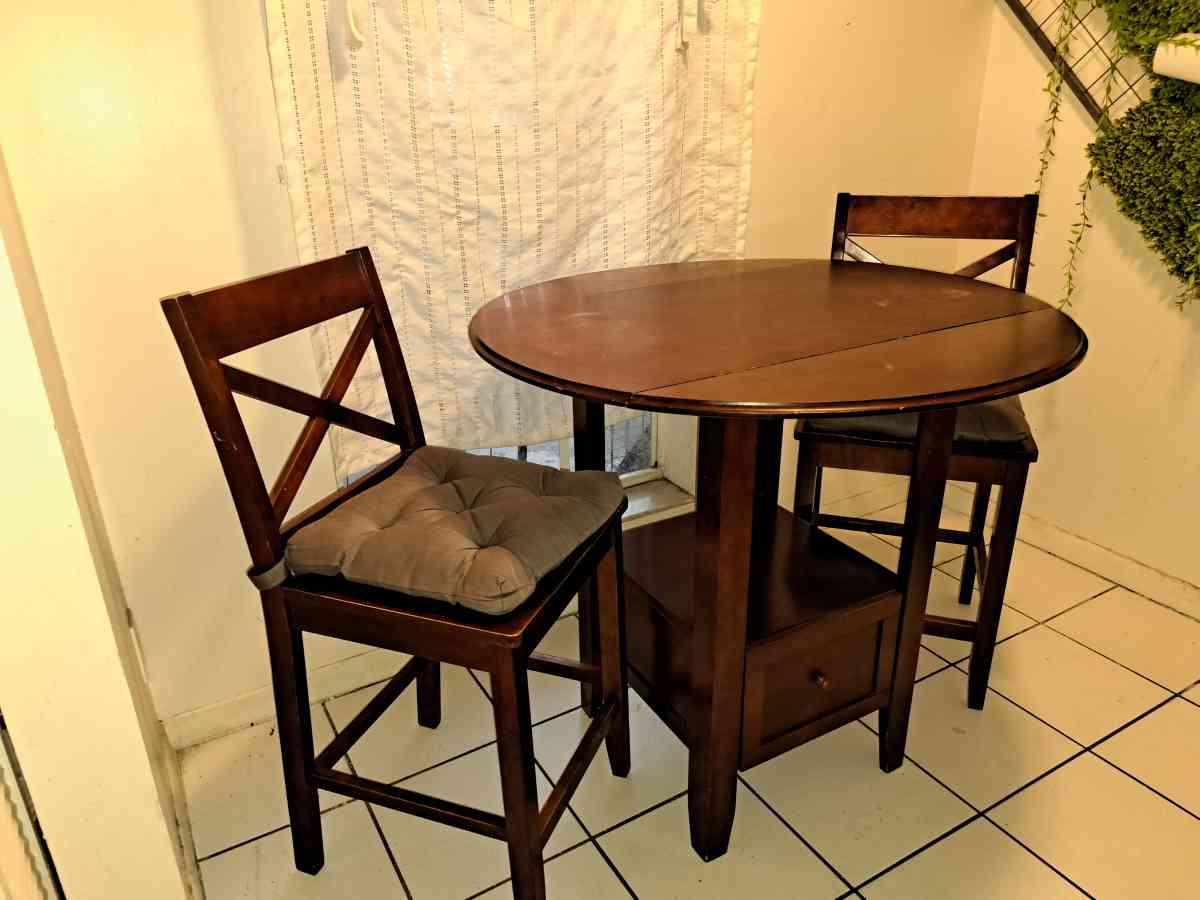 kitchen table - Fort Lauderdale, Florida - FleaMarketBay