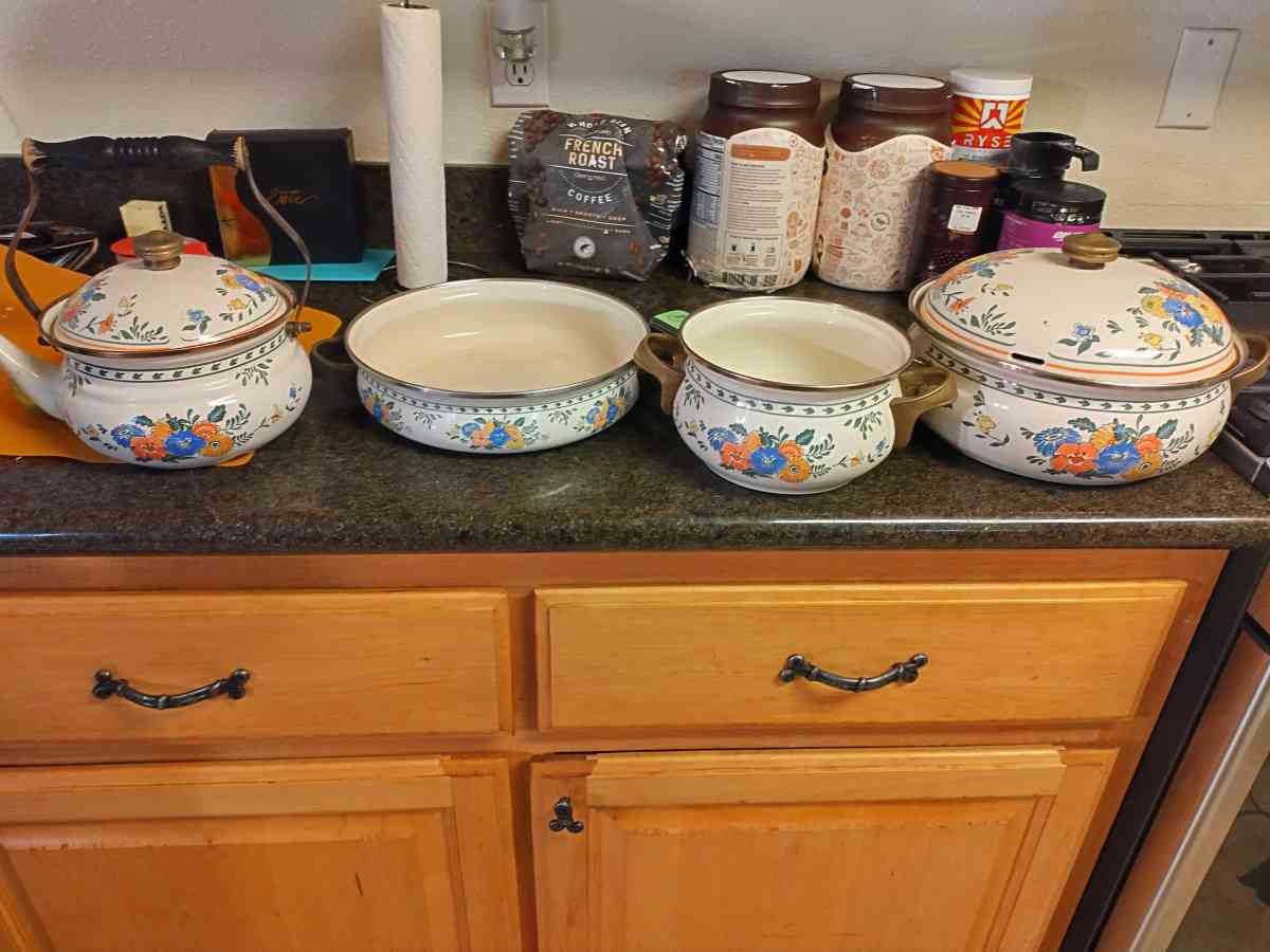 vintage cookware - Carmichael, California