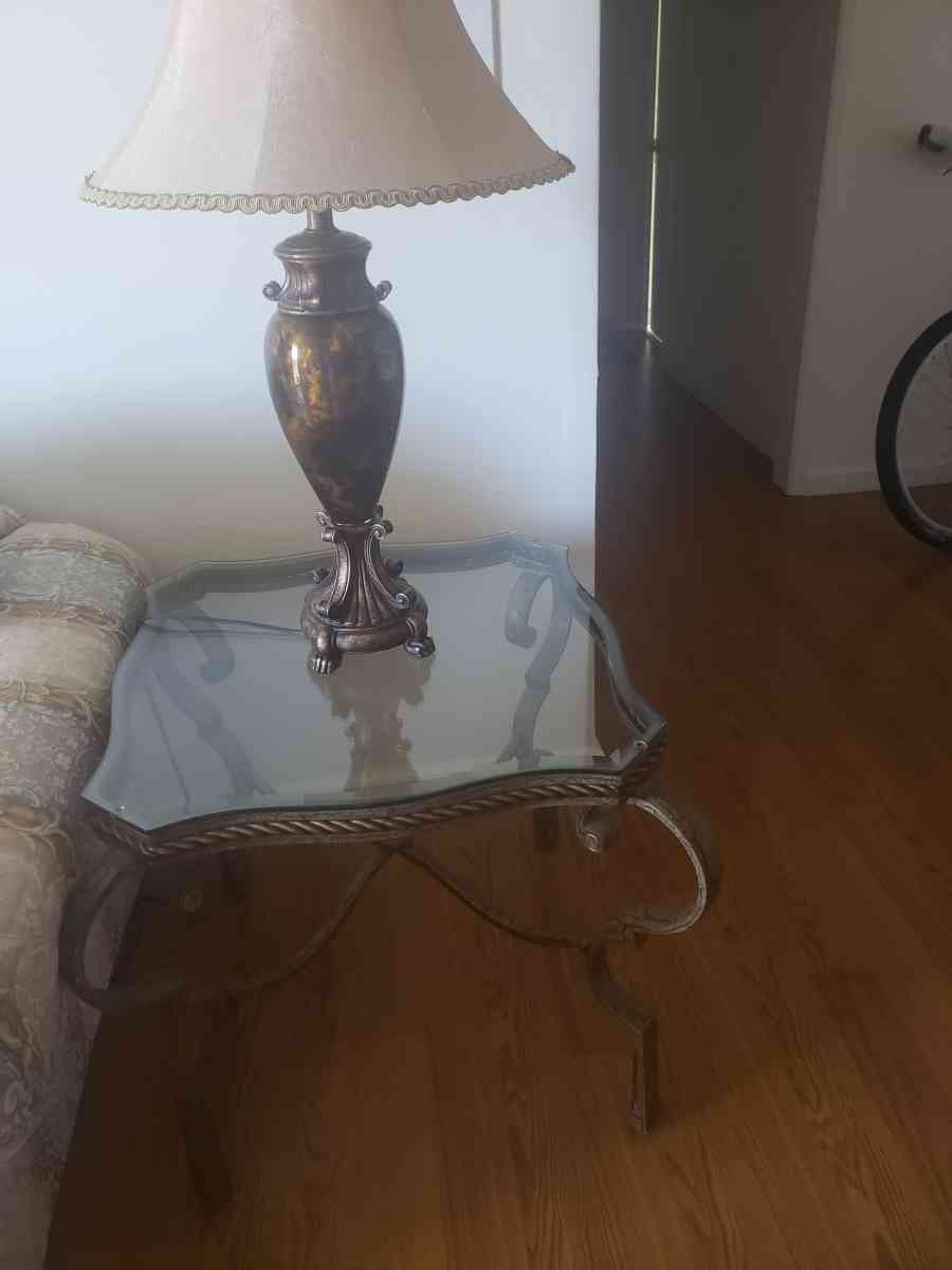 1 coffee table 2 end tables 1 entry table - Los Angeles, California - FleaMarketBay