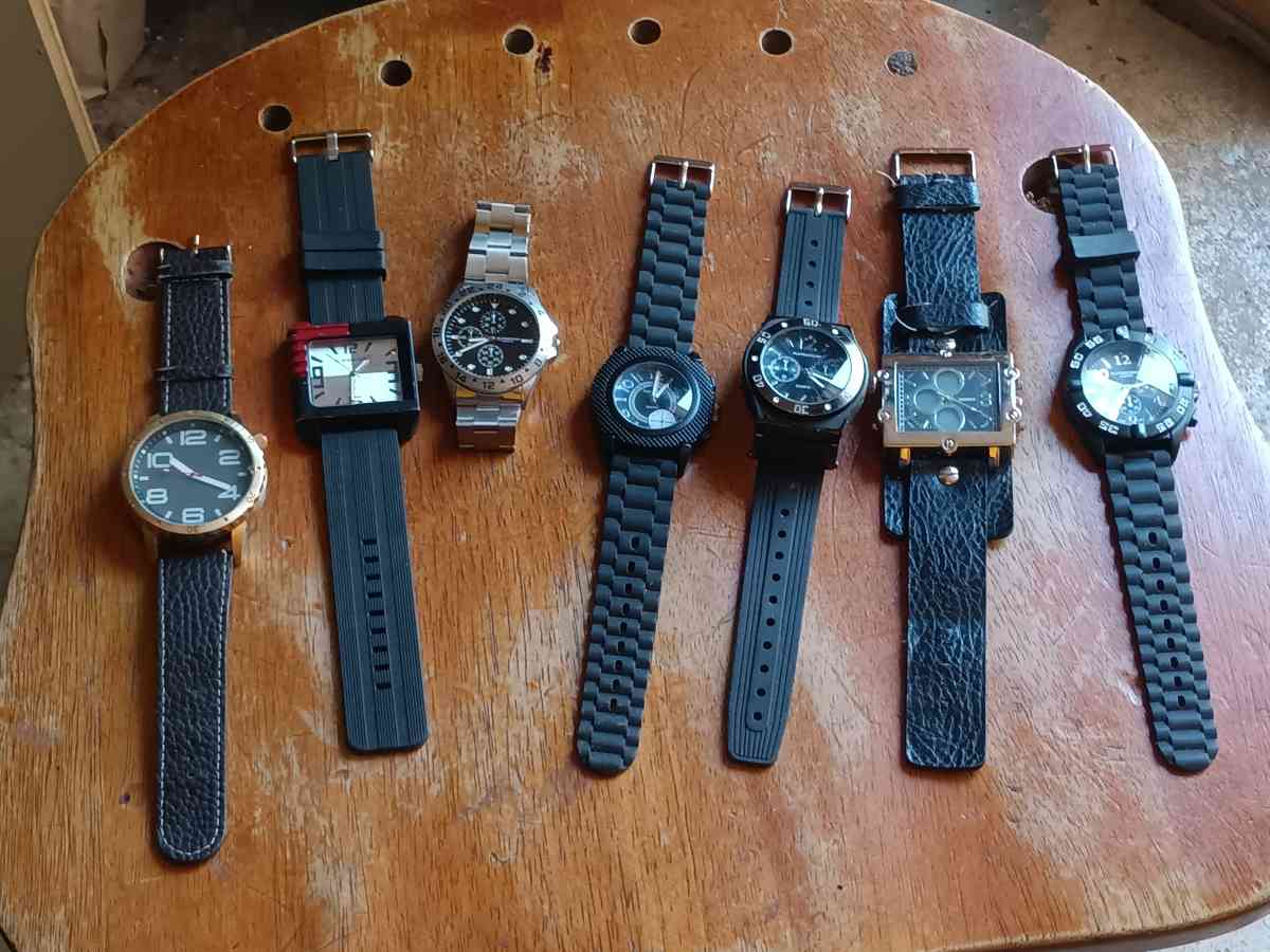 mens timepieces for every day of the week only 5 for all - Winston Salem, North Carolina - FleaMarketBay