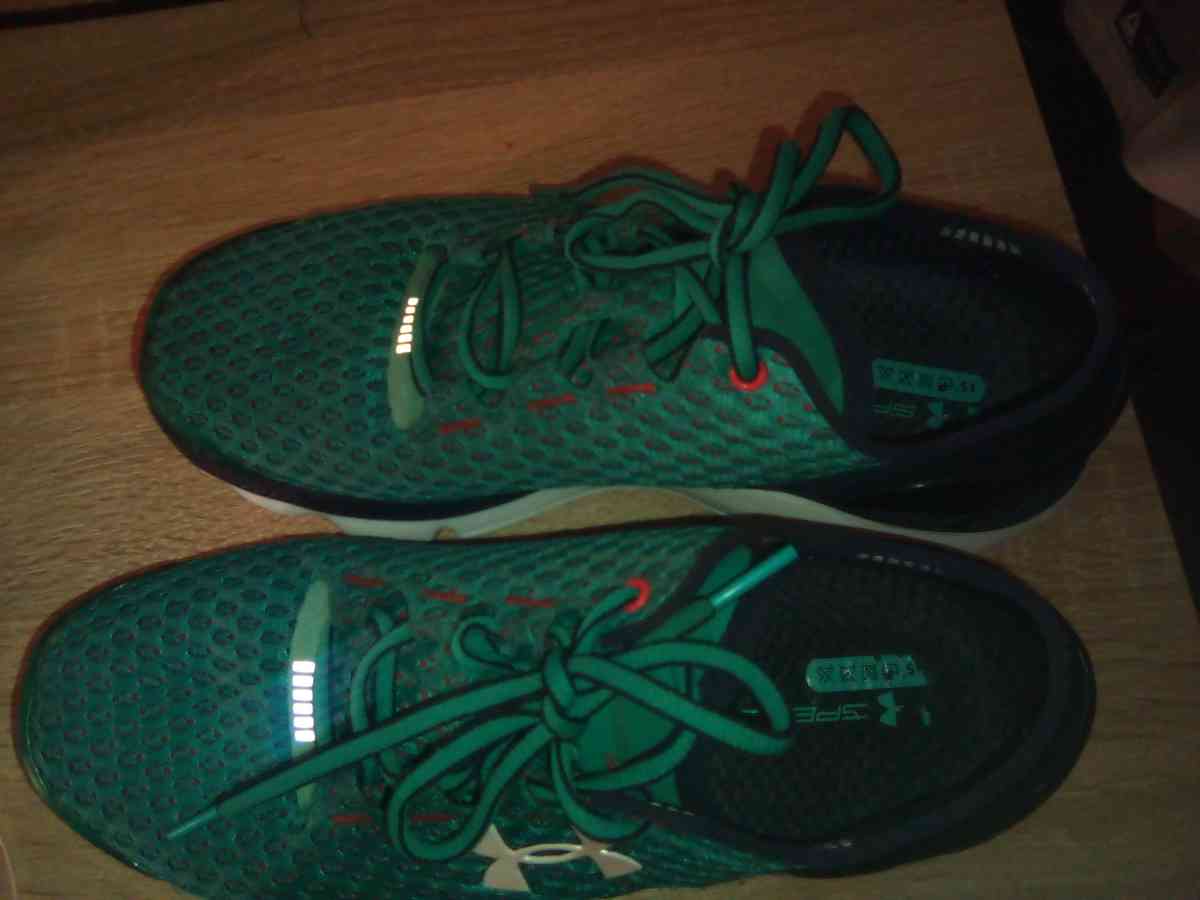 under armour shoes - San Antonio, Texas - FleaMarketBay