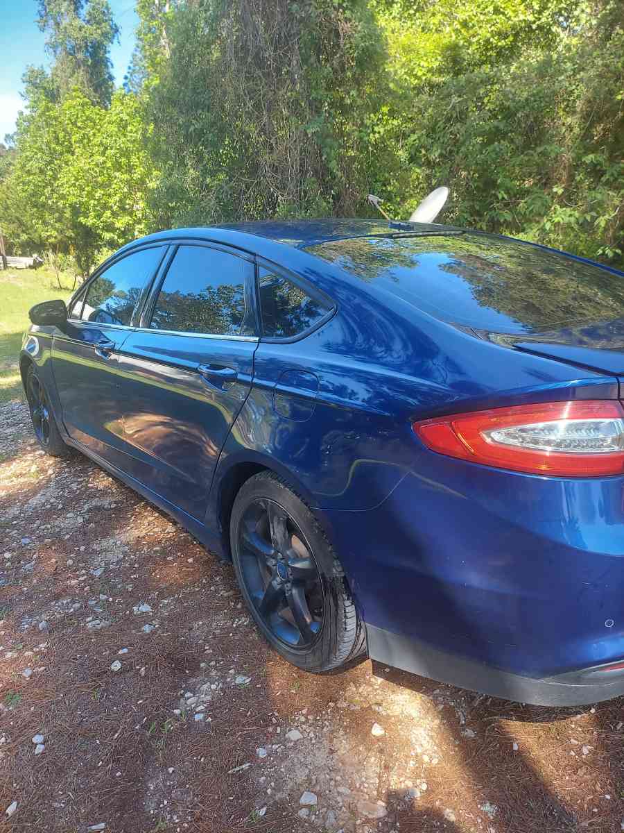 2004 tuition thirteen ford fusion - Goodrich, Texas - FleaMarketBay