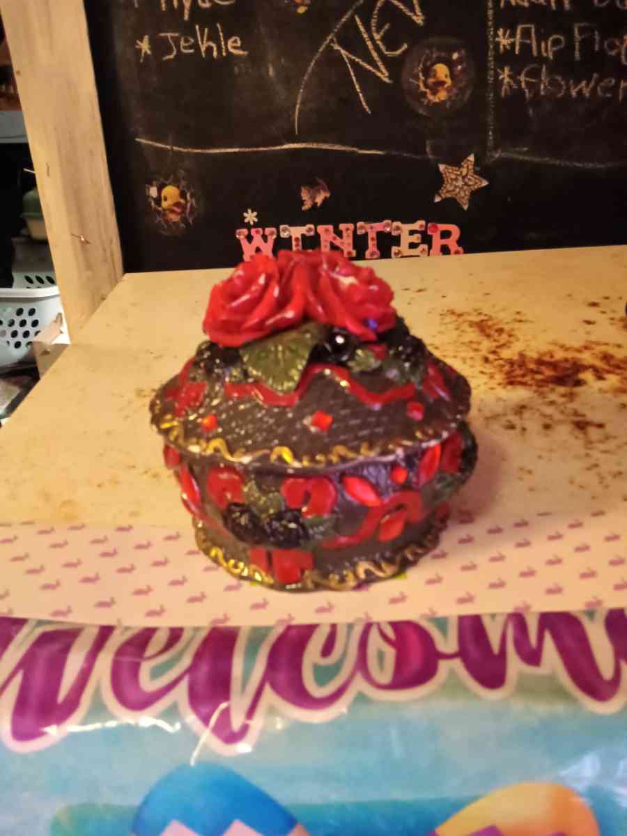 mother and daughter treasures - Deep Run, North Carolina - FleaMarketBay