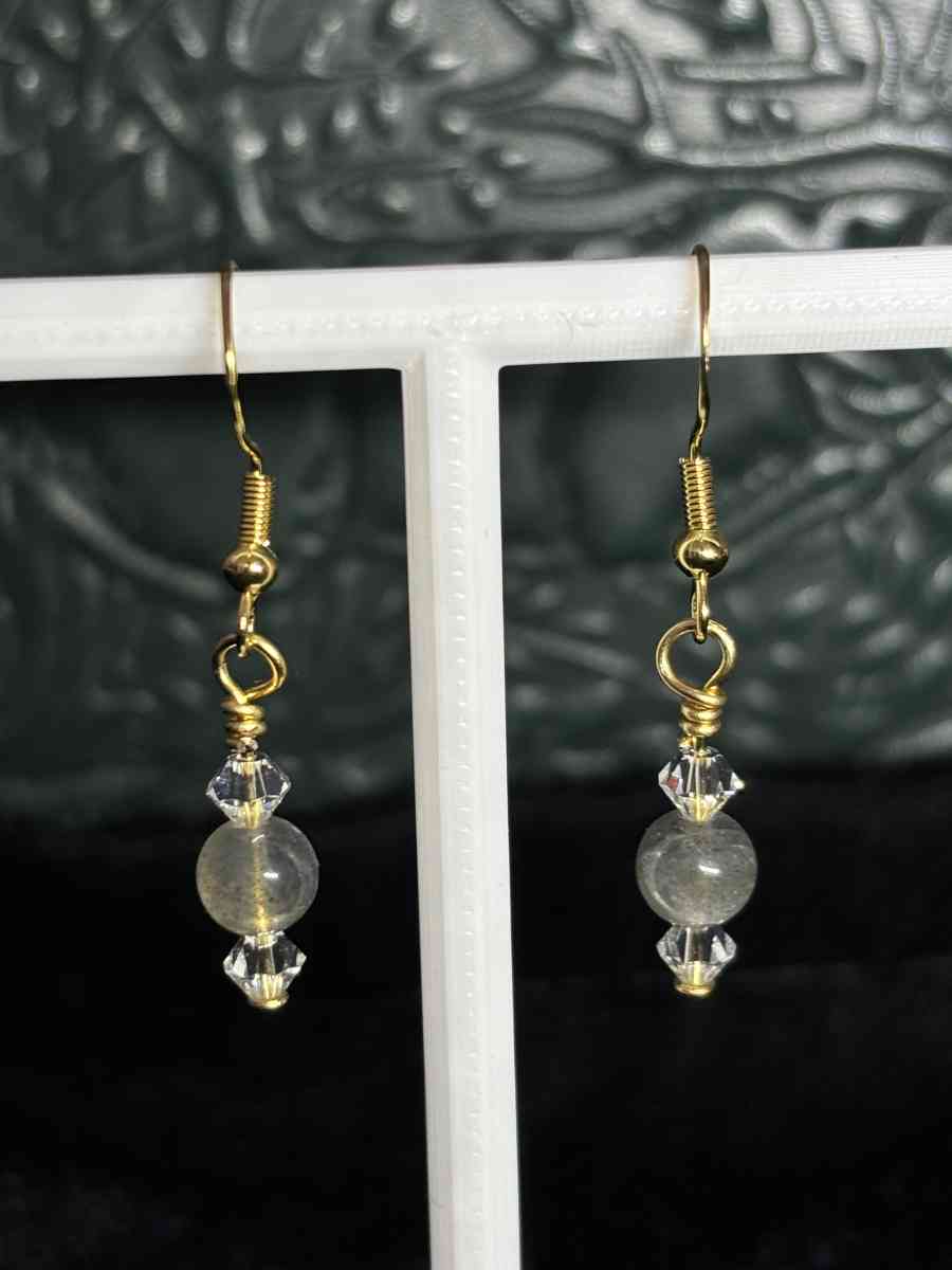 Arctic moon earrings in gold - Tehachapi, California - FleaMarketBay