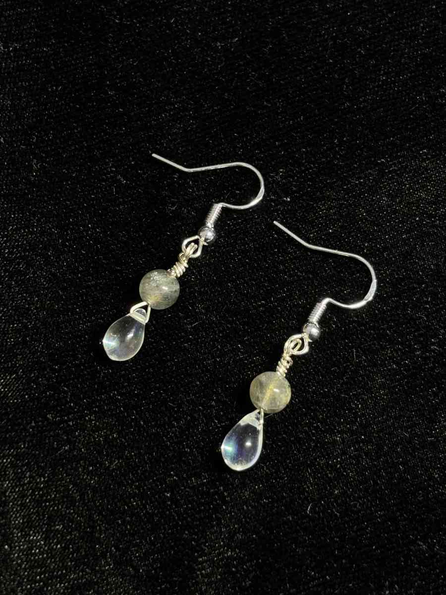Moon drop earrings in silver - Tehachapi, California - FleaMarketBay