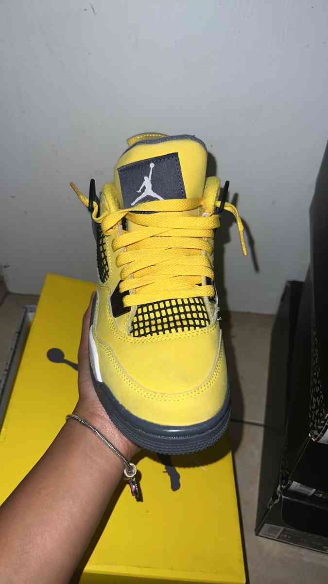Jordan 4s lighting thunders - Pinellas Park, Florida - FleaMarketBay