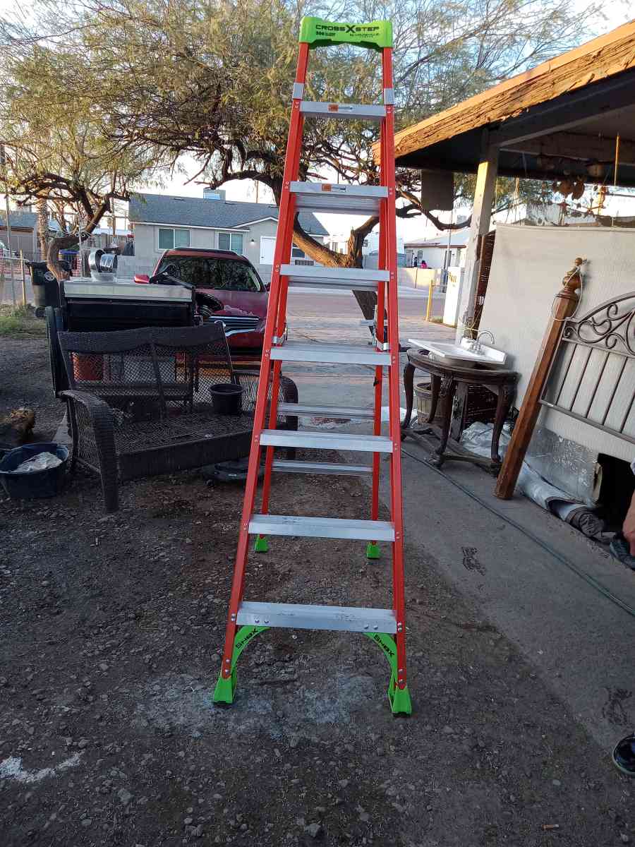 8 inch Louisville ladder 8 inch model 1508 - Tolleson, Arizona - FleaMarketBay