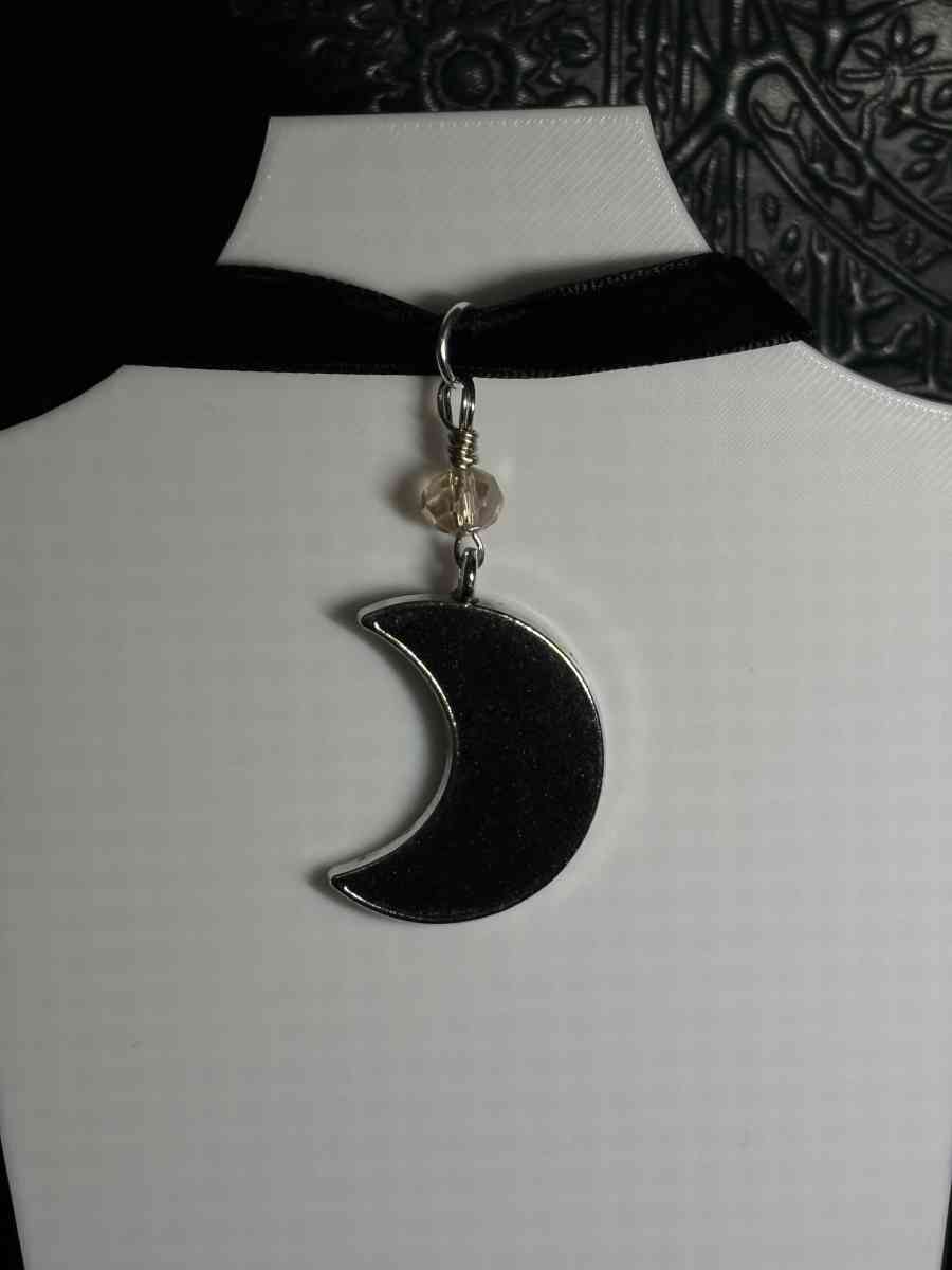 Crystal Crescent Choker - Tehachapi, California - FleaMarketBay