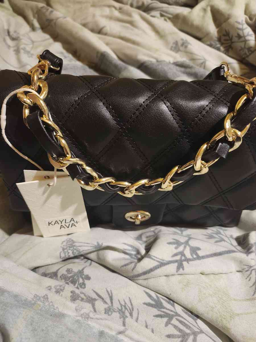 Black quilted design crossbody - Houston, Texas - FleaMarketBay