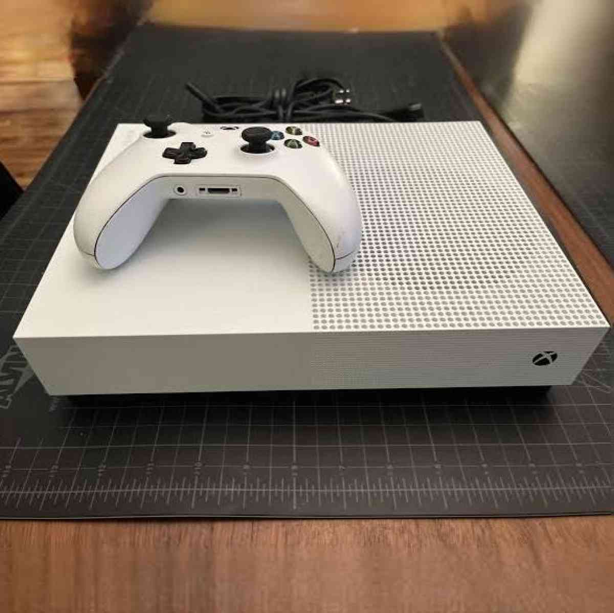 Xbox One S mint condition - Dolton, Illinois - FleaMarketBay
