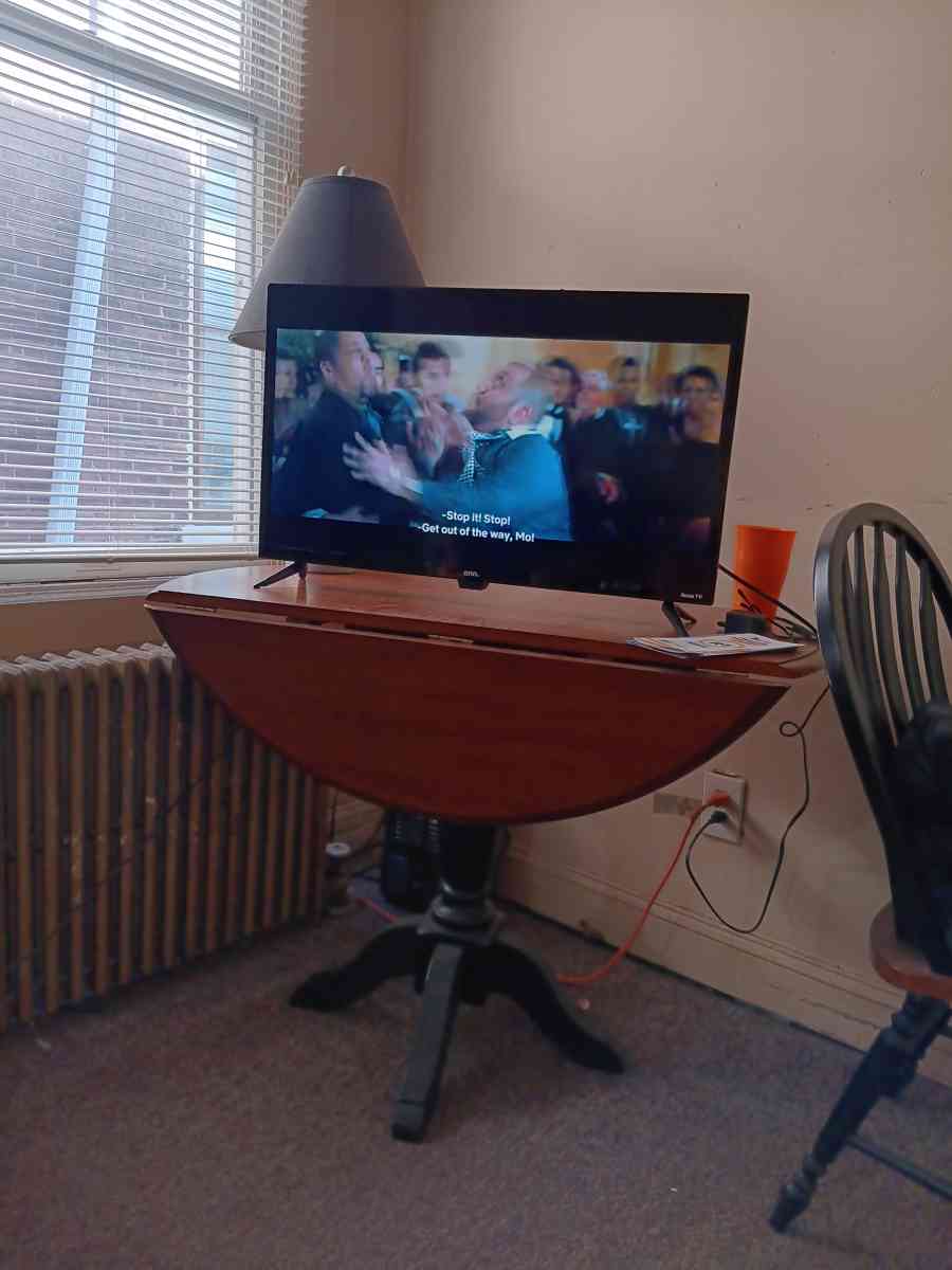 ONN Roku TV 32 inch - Hamilton, Ohio - FleaMarketBay