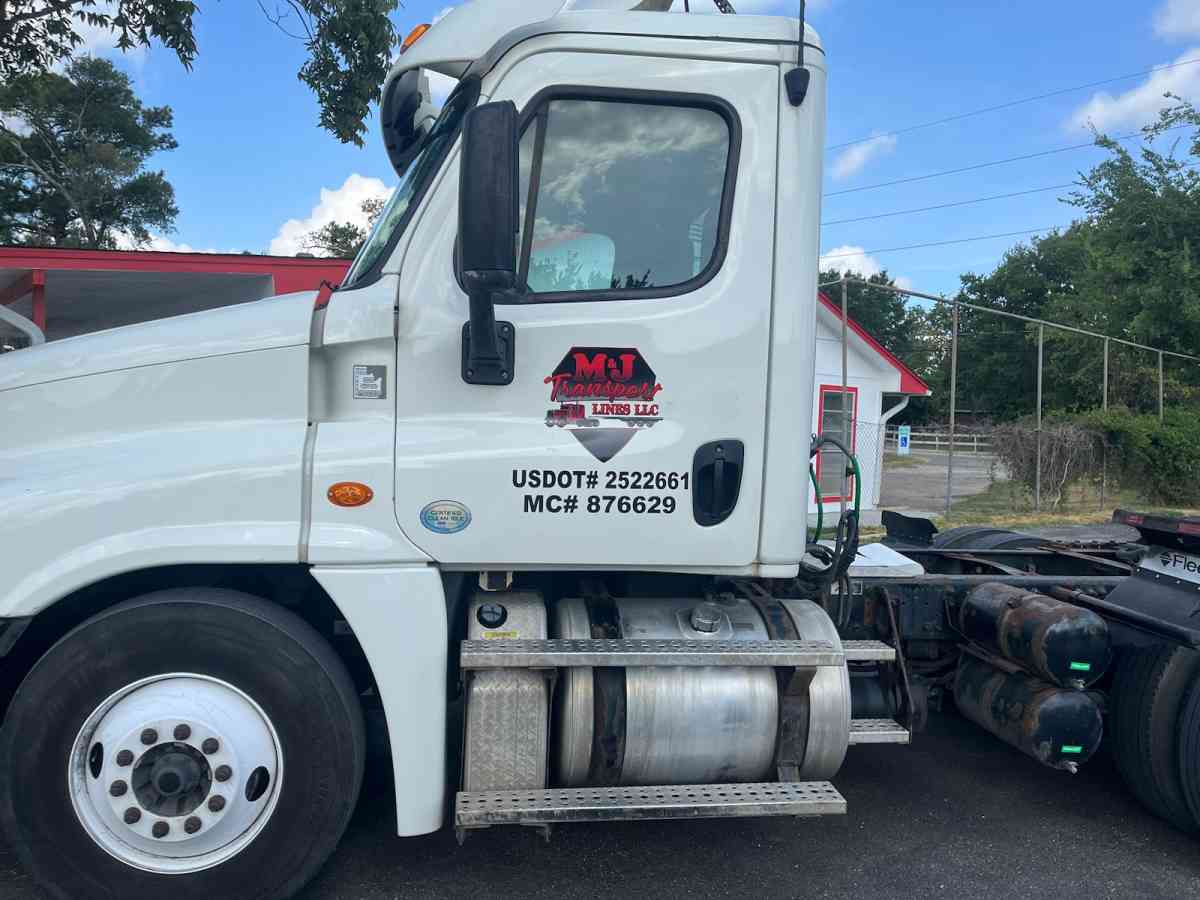 2015 Freight Liner Cascade - Freeport, Texas - FleaMarketBay