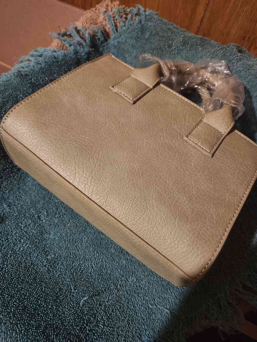 Alyssa fashion  crossbody - Houston, Texas - FleaMarketBay