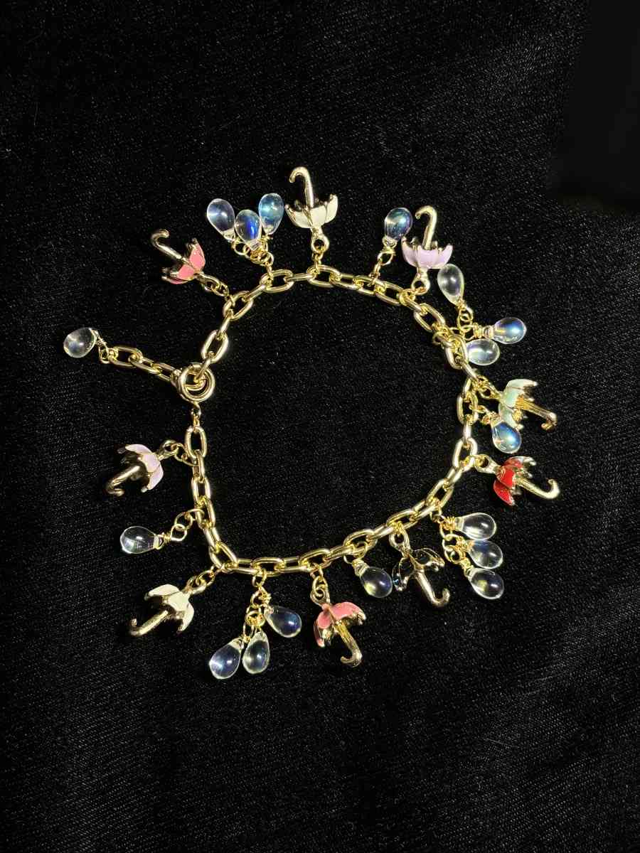 April Showers Charm bracelet - Tehachapi, California - FleaMarketBay