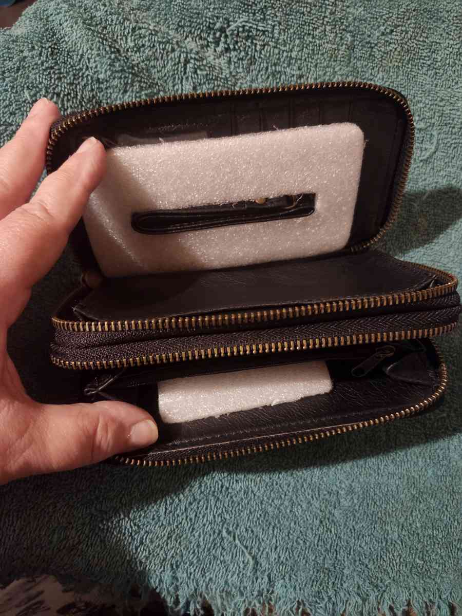 Black wallet - Houston, Texas - FleaMarketBay