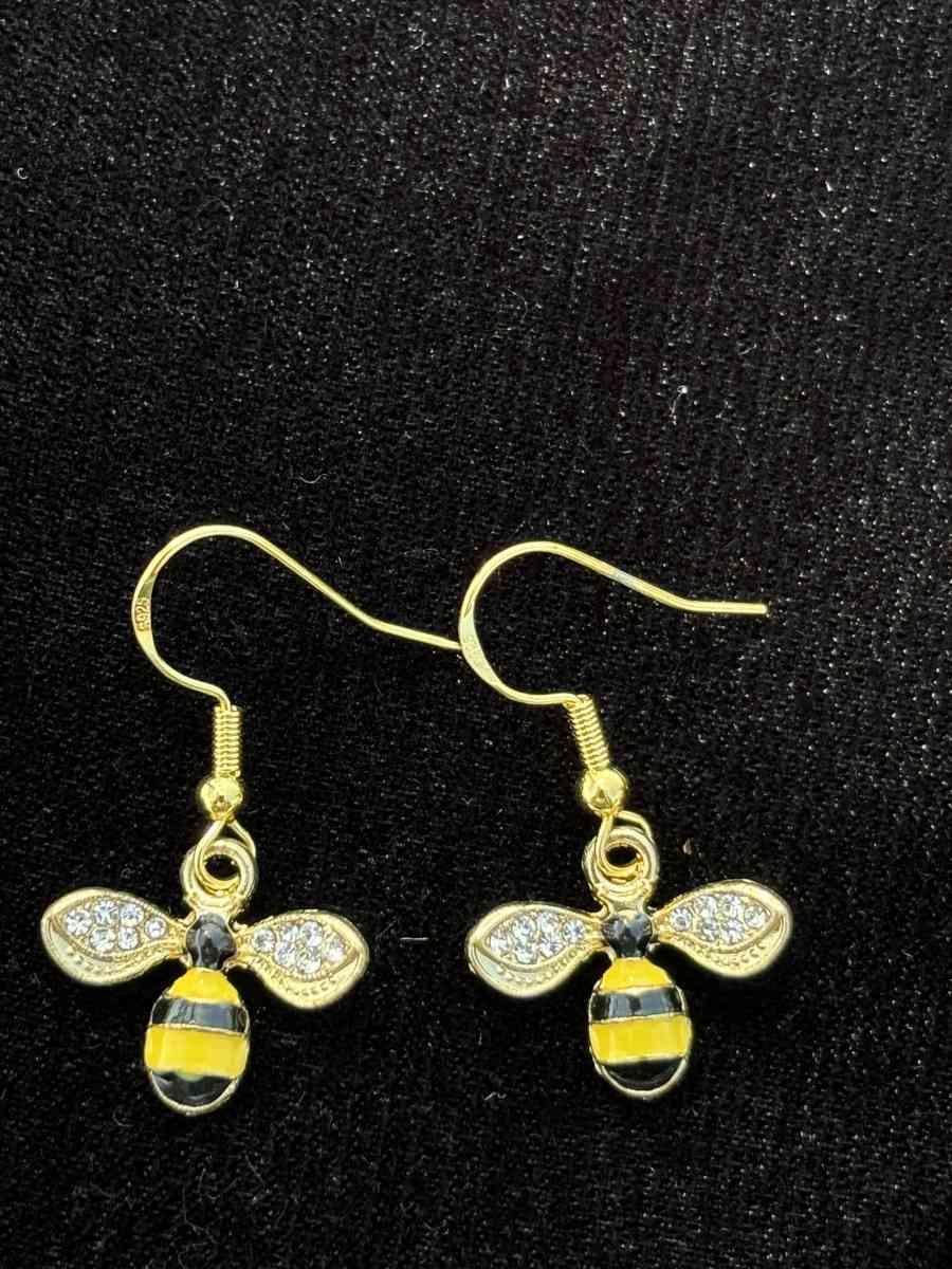 honey bee earrings - Tehachapi, California