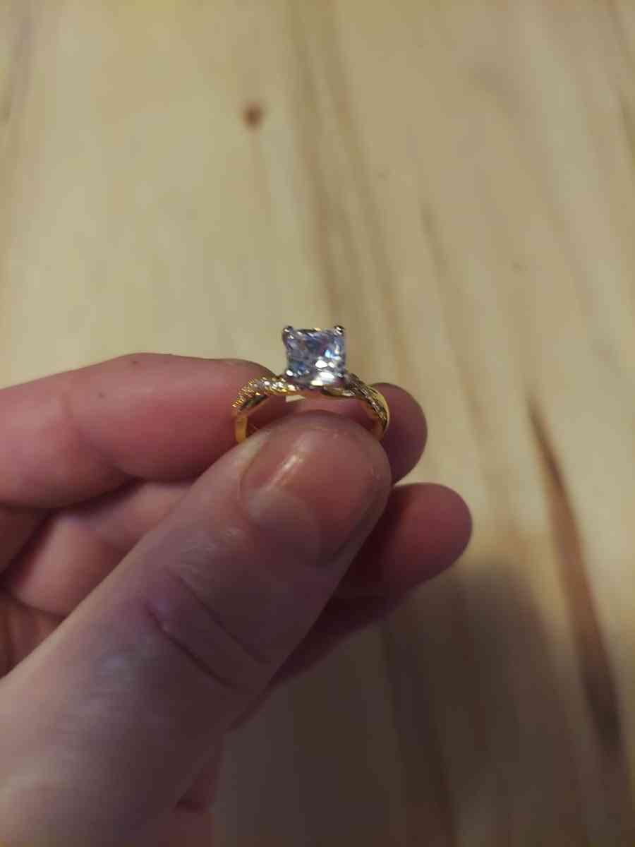 This is 14 Kgold over Sterling silver Its OK Size six - Goodrich, Texas - FleaMarketBay