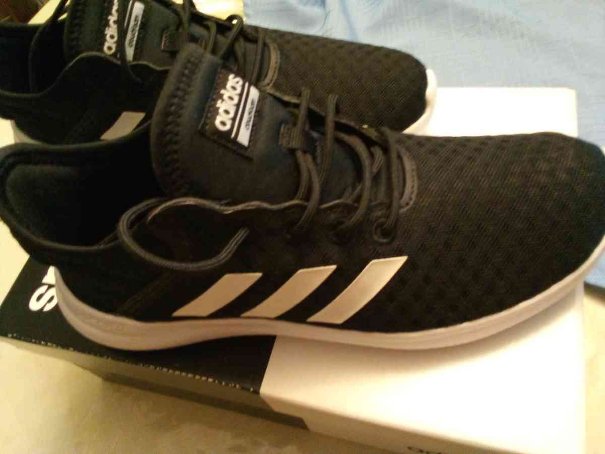Adidas sneakers womens size 6 NEW - Brooklyn, New York - FleaMarketBay
