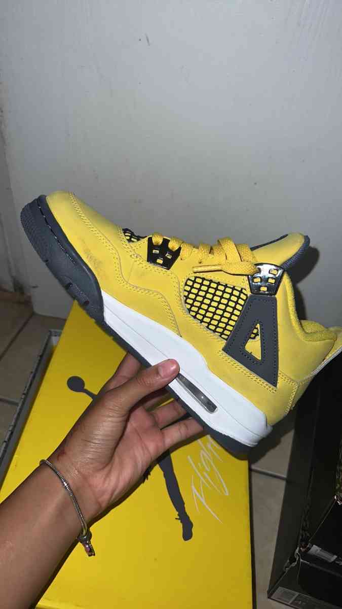 Jordan 4s lighting thunders - Pinellas Park, Florida - FleaMarketBay