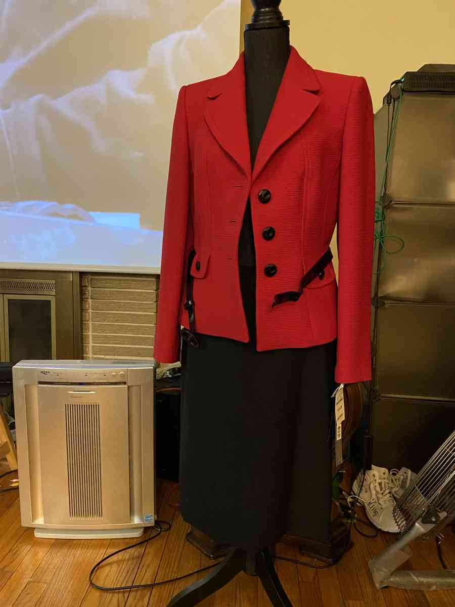 NWT Womens Tahari Red Two Piece Suit Size 6 - Chicago Heights, Illinois - FleaMarketBay