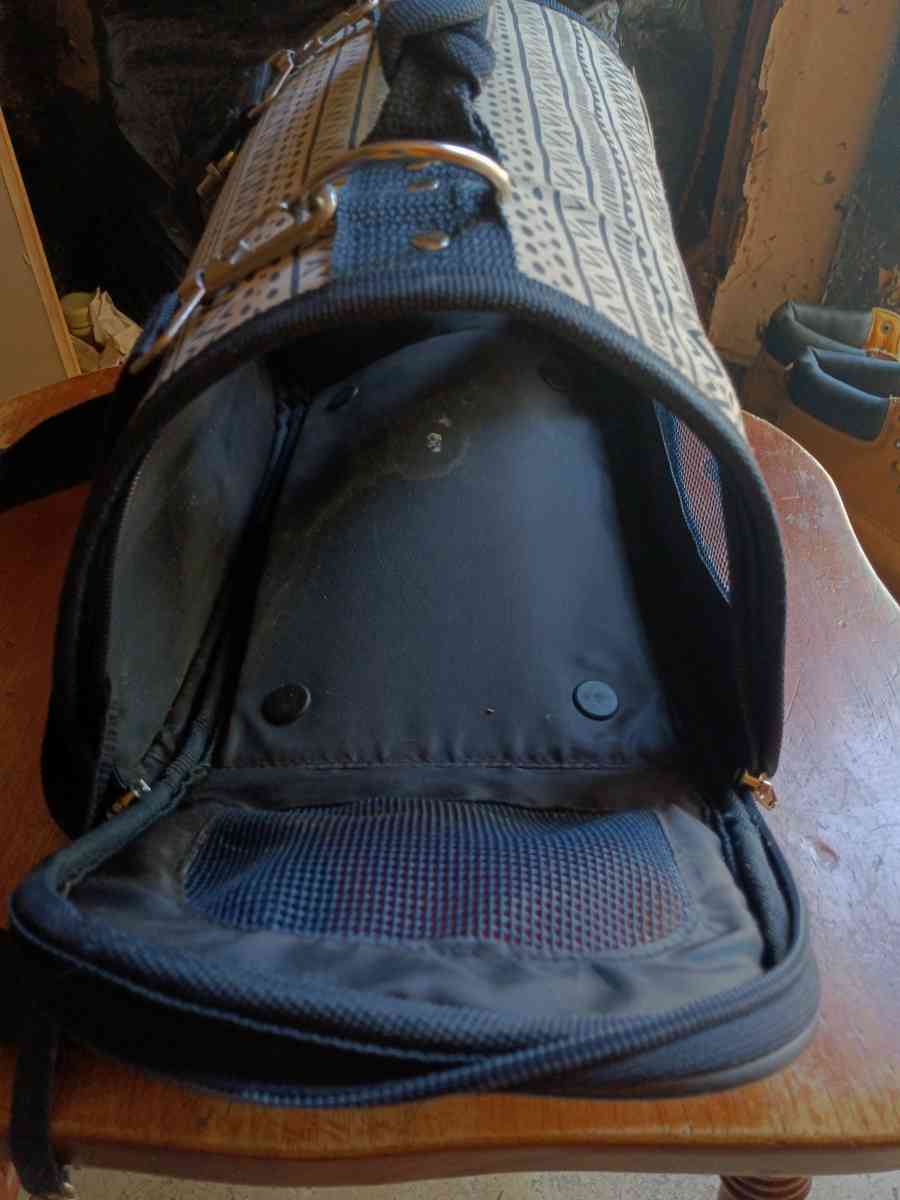advantage pet carrier bag like contour - Winston Salem, North Carolina - FleaMarketBay