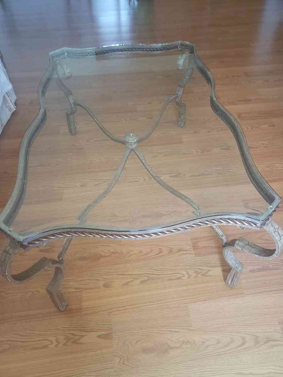 1 coffee table 2 end tables 1 entry table - Los Angeles, California