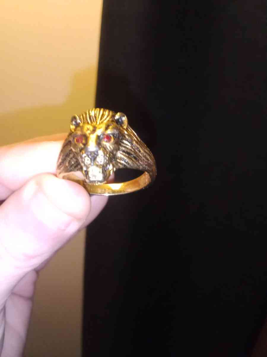 man gold lion ring - Bristol, Indiana