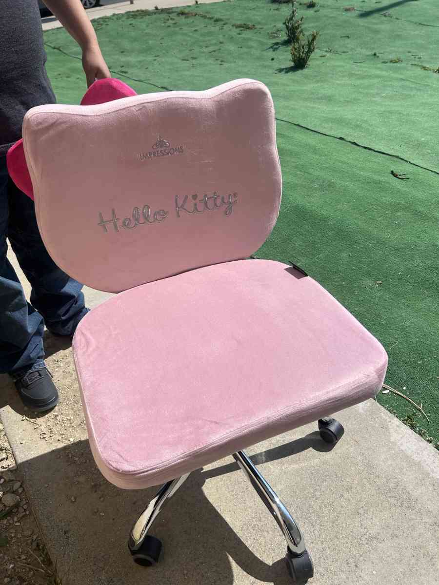 impressions hello kitty vanity chair - Chino Hills, California - FleaMarketBay
