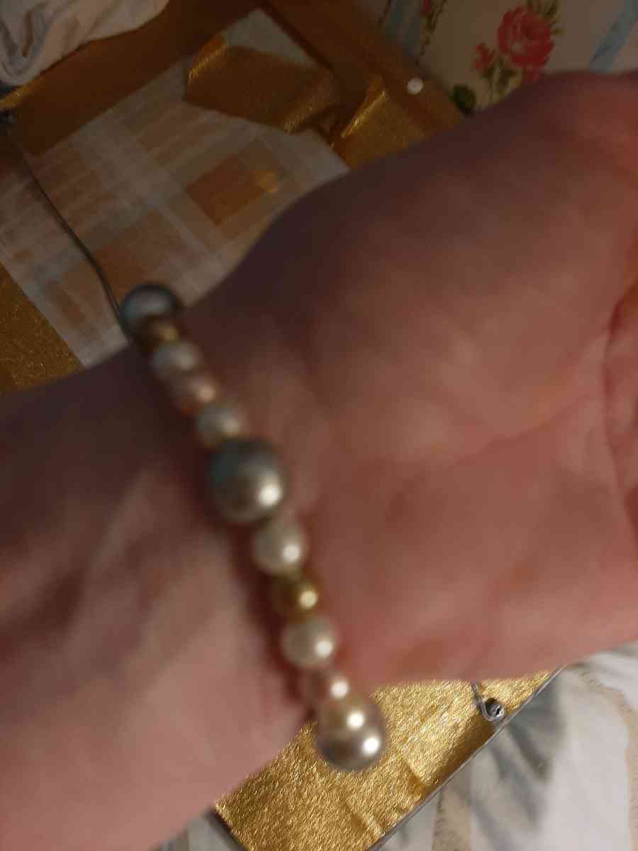 Faux Pearl Bracelet - Dover, Arkansas - FleaMarketBay