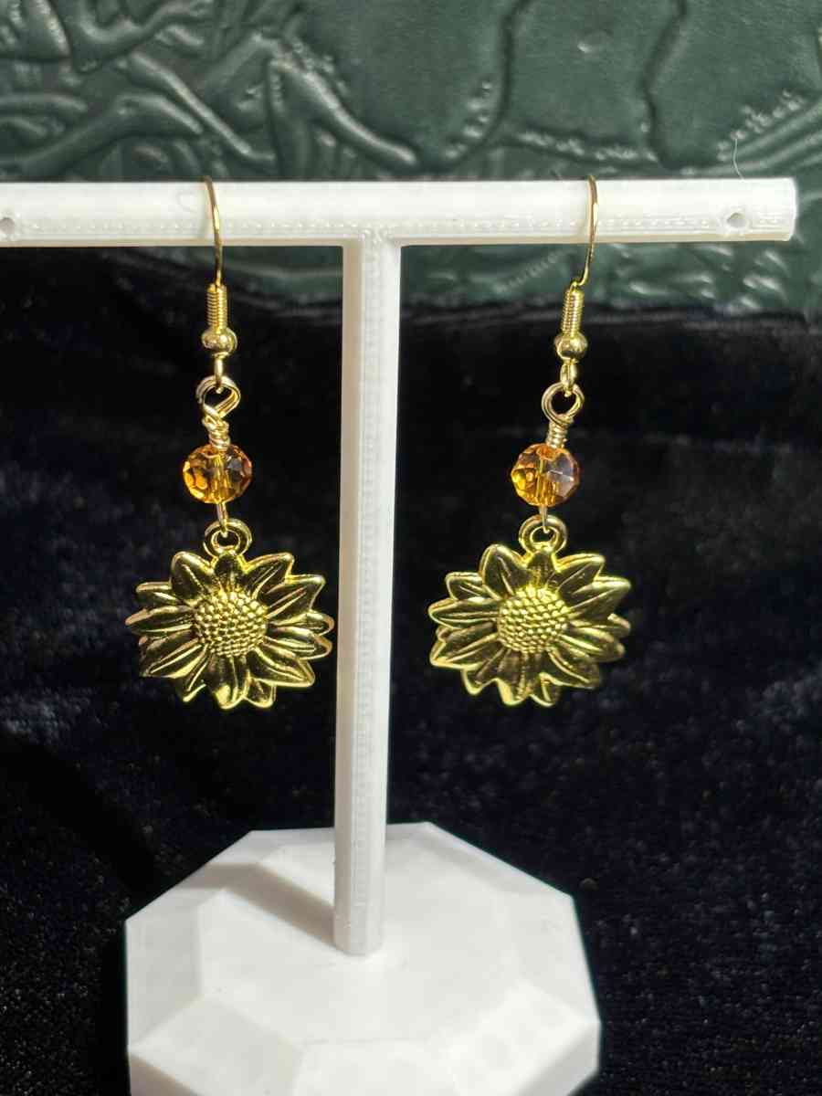Sunny Days Sunflower Earrings - Tehachapi, California - FleaMarketBay