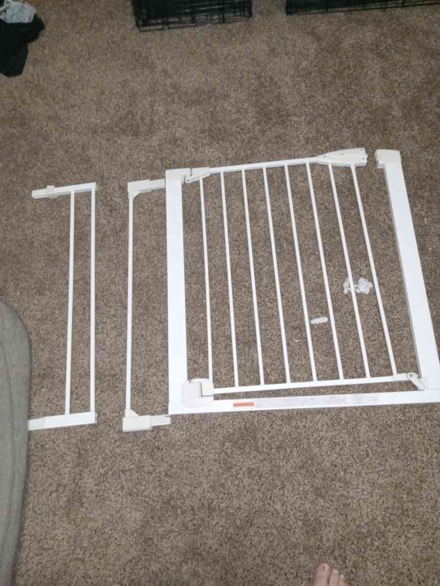 baby gate with swing door - Ellensburg, Washington