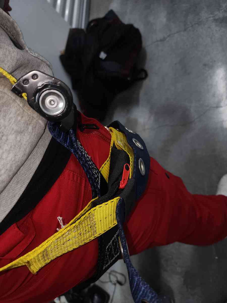 Full body harness - Portland, Oregon - FleaMarketBay