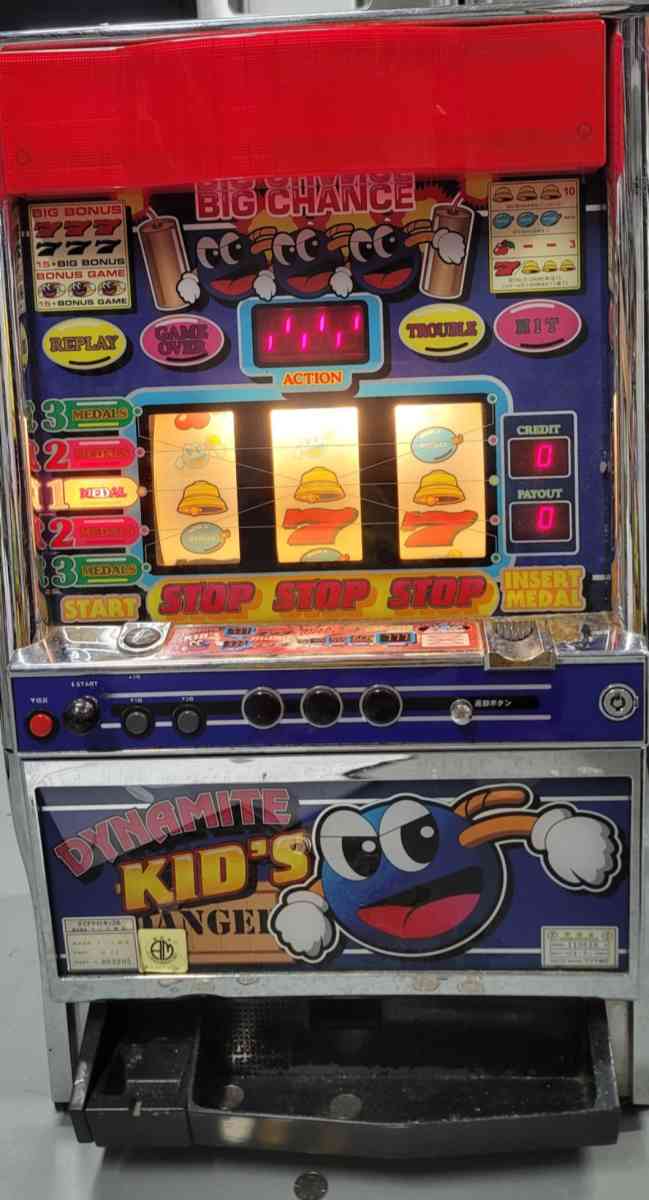 Token Vintage Slot Machines - Northford, Connecticut - FleaMarketBay